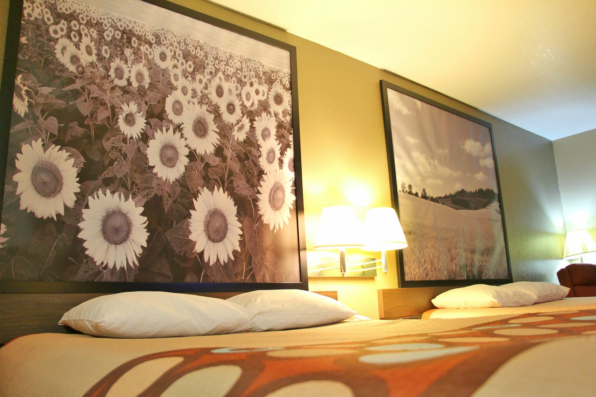 Family Room at Super 8 by Wyndham Ottawa